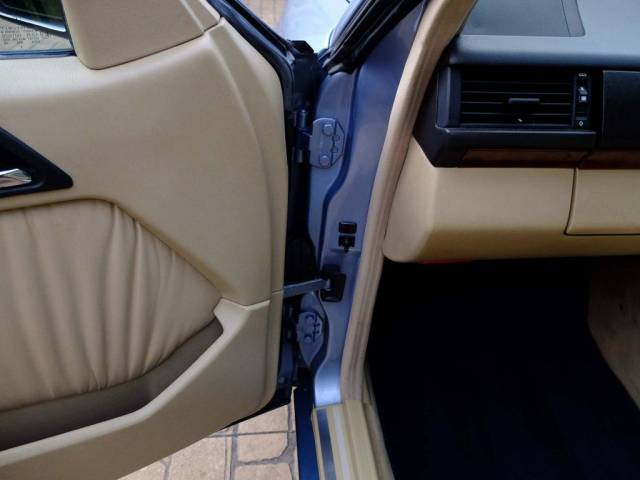 Mercedes-Benz 320 CE