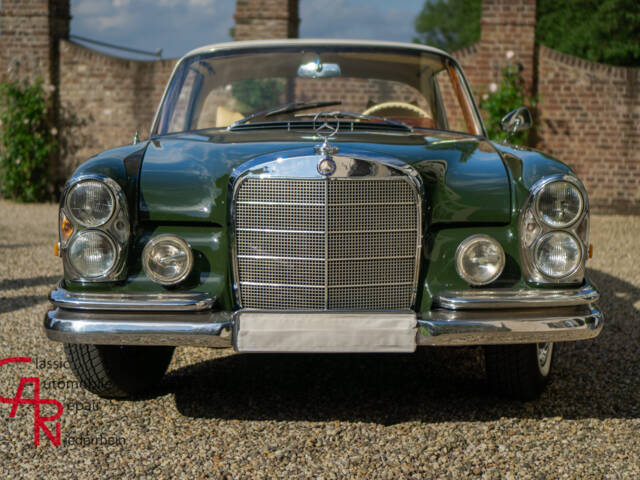 Mercedes-Benz 220 SE b