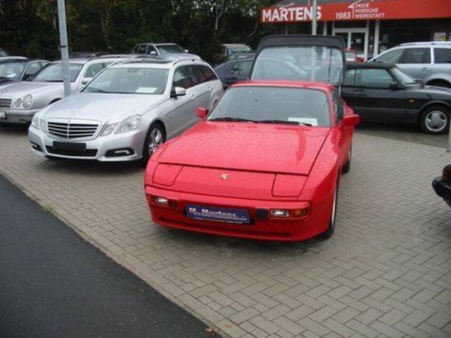 Porsche 944