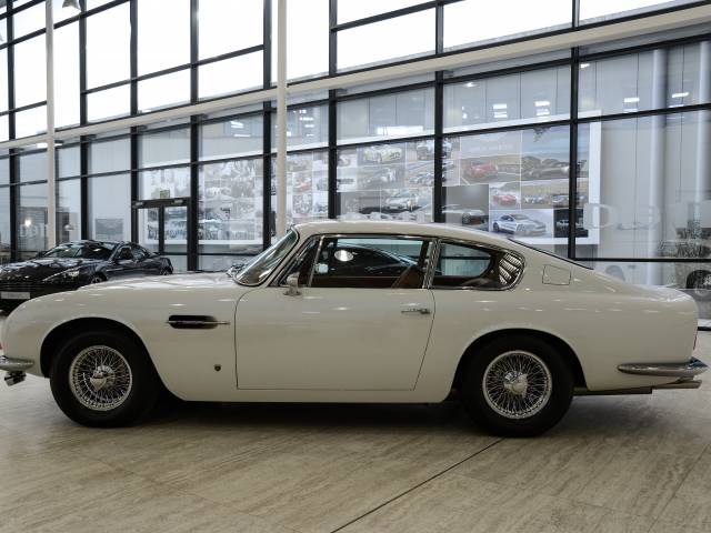 Aston Martin DB 6 Mk II