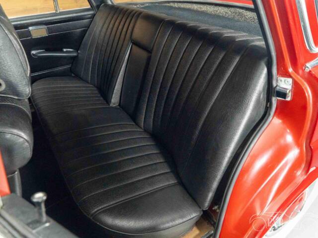 Mercedes-Benz 230 S