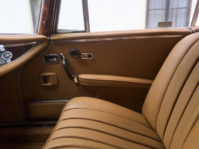 Mercedes-Benz 280 SE