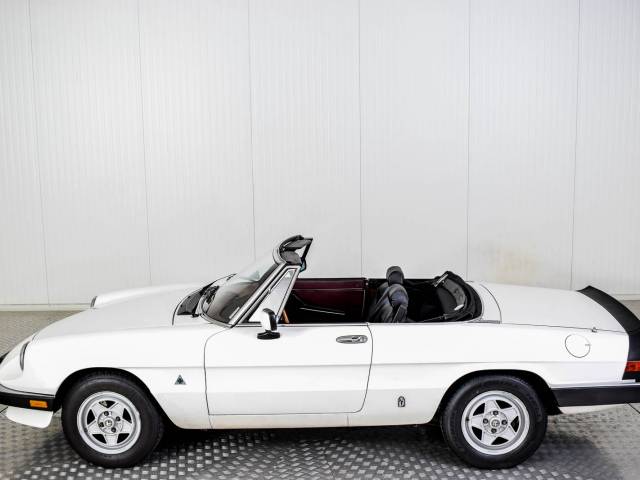 Alfa Romeo Spider Graduate 1985 F 252 R 9 900 Eur Kaufen