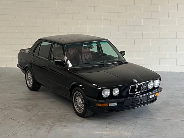 Image 1/21 de BMW M5 (1987)