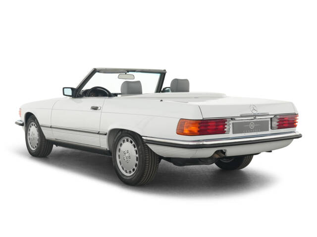 Mercedes-Benz 560 SL