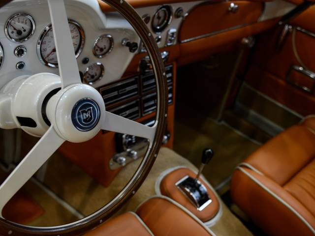 Aston Martin DB 6 Mk II