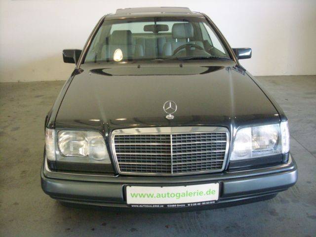 Mercedes-Benz E 320