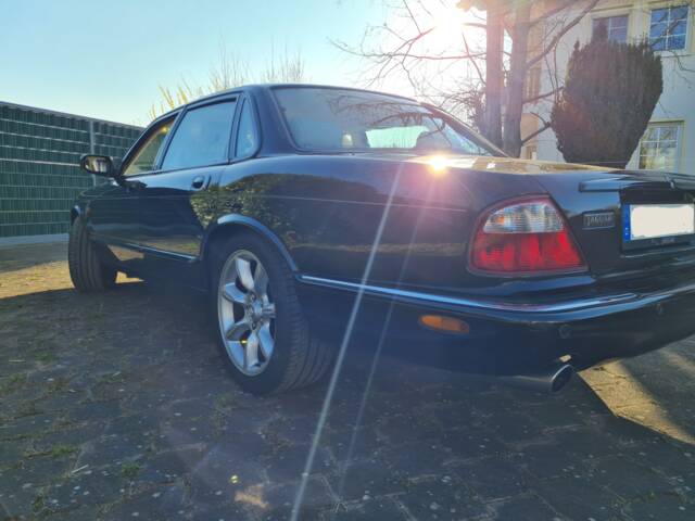 Image 1/21 de Jaguar XJR 4.0 (2000)