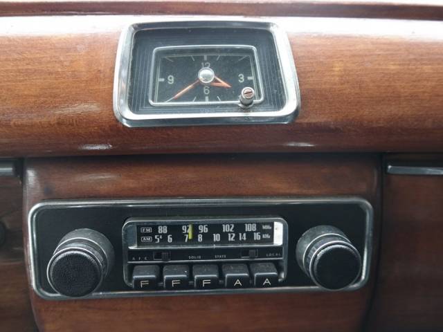 Mercedes-Benz 220 S