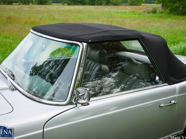 Mercedes-Benz 230 SL