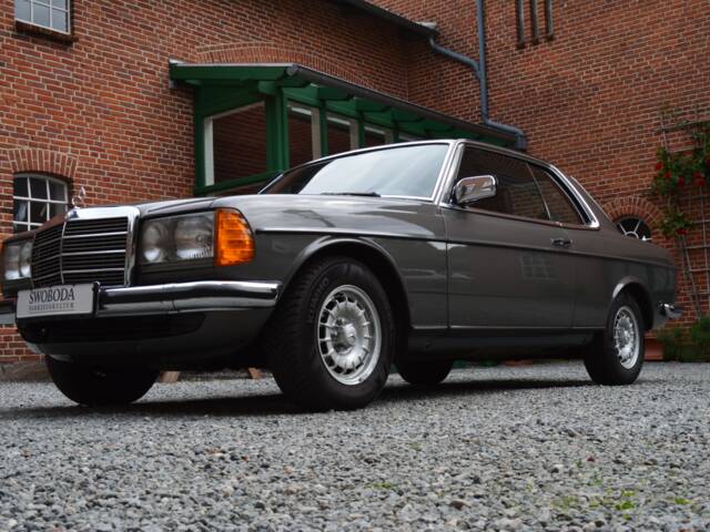 Mercedes-Benz 230 CE