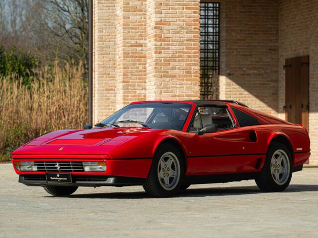 Image 1/50 de Ferrari 208 GTS Turbo (1986)