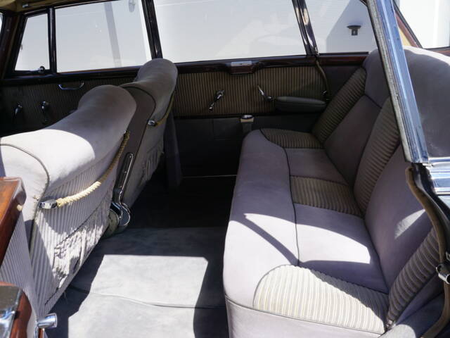Mercedes-Benz 300 d