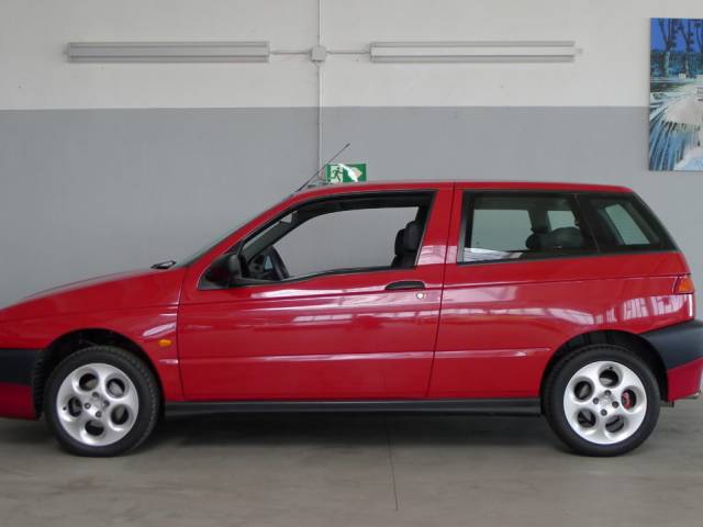Bild 1/27 von Alfa Romeo 145 1.4 (1996)
