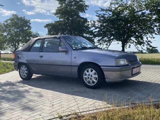 Opel Kadett 1,6i - Die schönen Alufelgen waren Serie bei den letzten Cabrio Editions-Modellen.