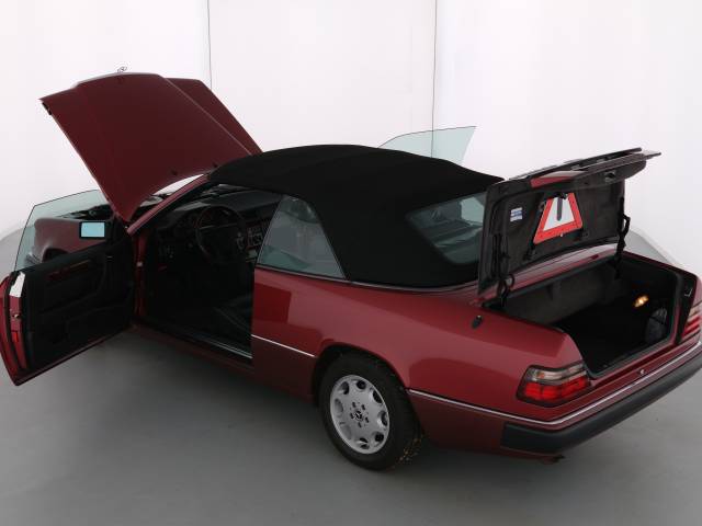 Mercedes-Benz 300 CE-24