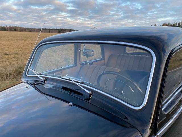 Mercedes-Benz 220