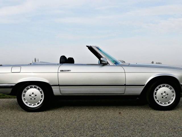 Mercedes-Benz 280 SL - Mercedes-Benz 280 SL profil droit