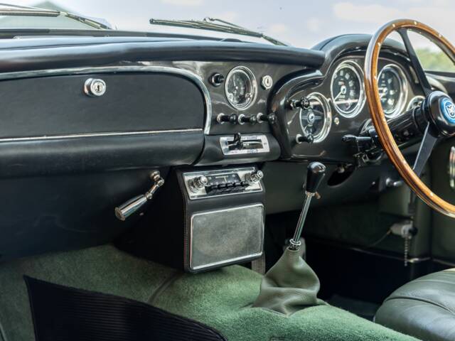 Aston Martin DB 4