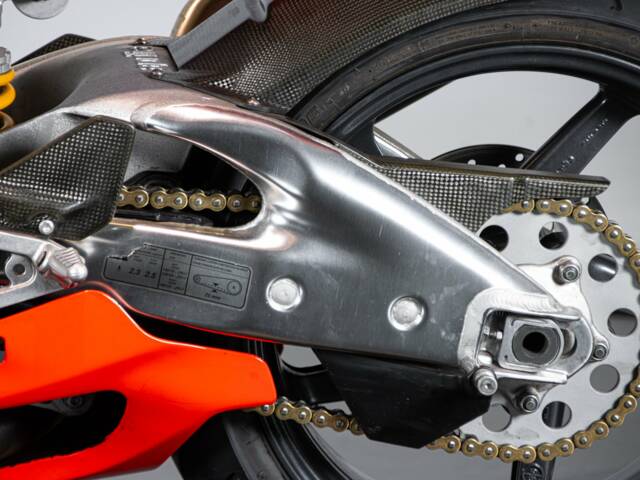 Aprilia RSV 1000 V60