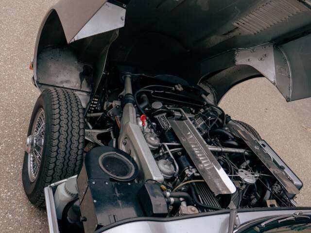 Jaguar E-Type V12 (2+2)
