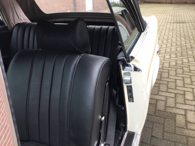 Mercedes-Benz 280 SE