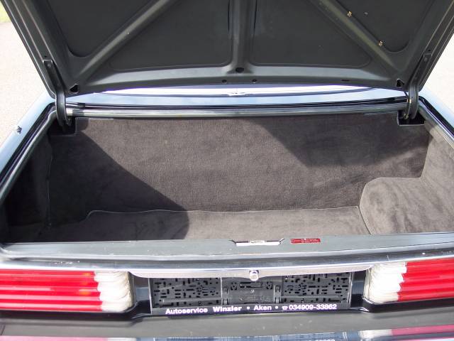 Mercedes-Benz 560 SL