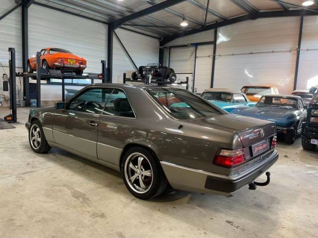 Mercedes-Benz 220 CE