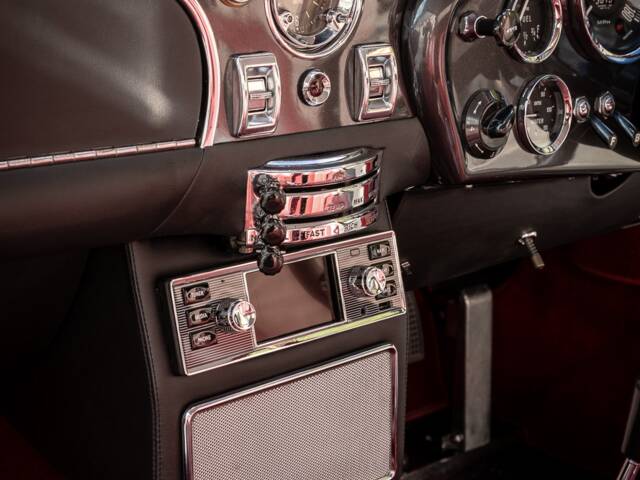 Aston Martin DB 6 Vantage