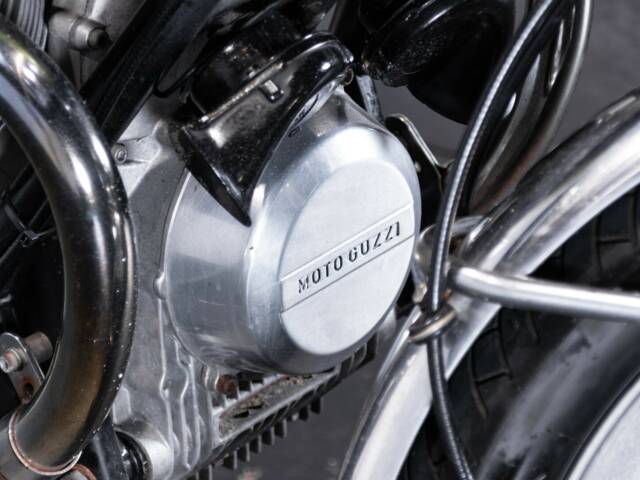 Moto Guzzi V7 III