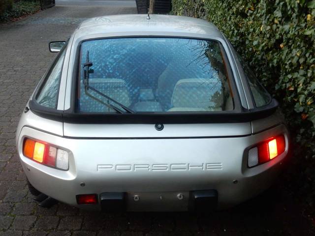 Porsche 928 S