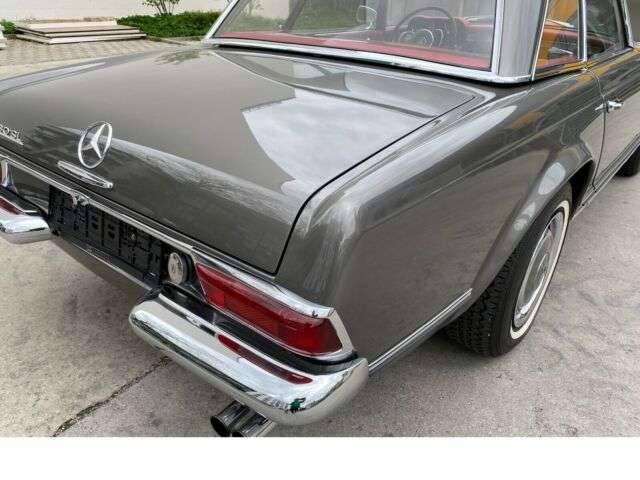 Mercedes-Benz 230 SL