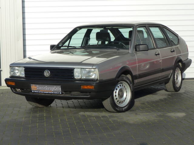 Imagen 1/11 de Volkswagen Passat  2.2 (1987)