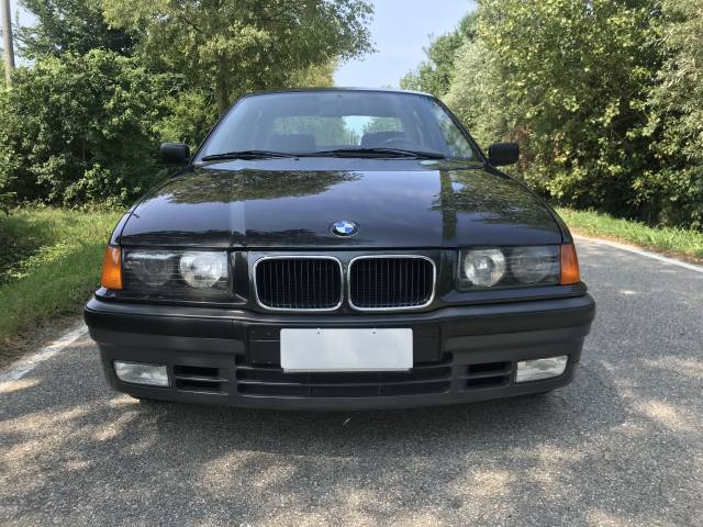 BMW 320i