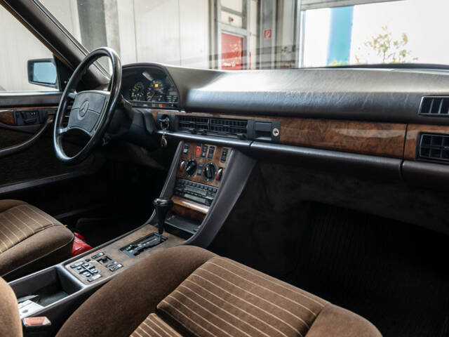 Mercedes-Benz 560 SEC