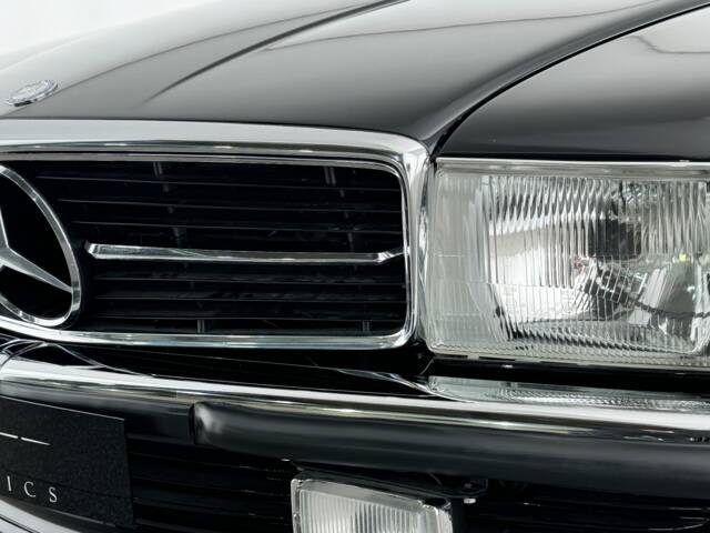 Mercedes-Benz 560 SL