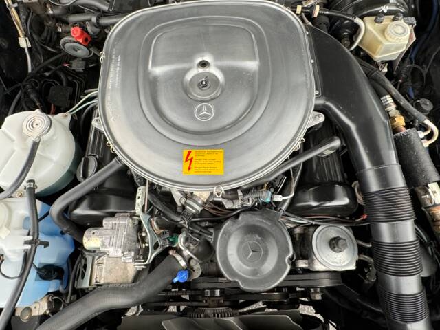 Mercedes-Benz 560 SL