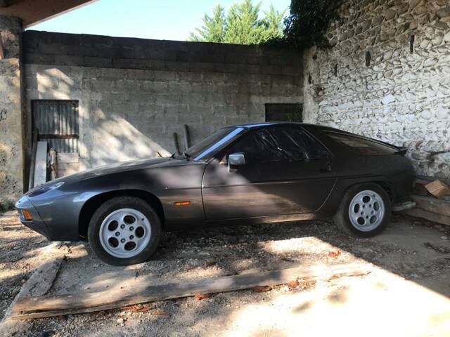 Porsche 928