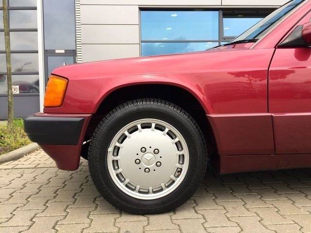 Mercedes-Benz 190 E 2.6