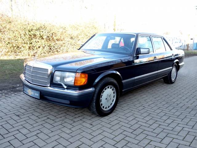 Wunderschöner MB 560 SEL mit Scheinwerferscheibenwischer