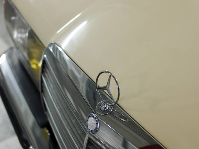 Mercedes-Benz 300 D