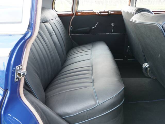 Mercedes-Benz 300