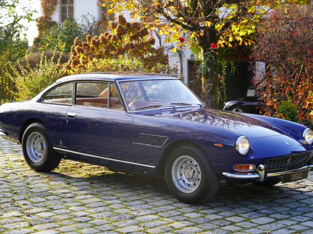 Image 1/20 of Ferrari 330 GT 2+2 (1967)