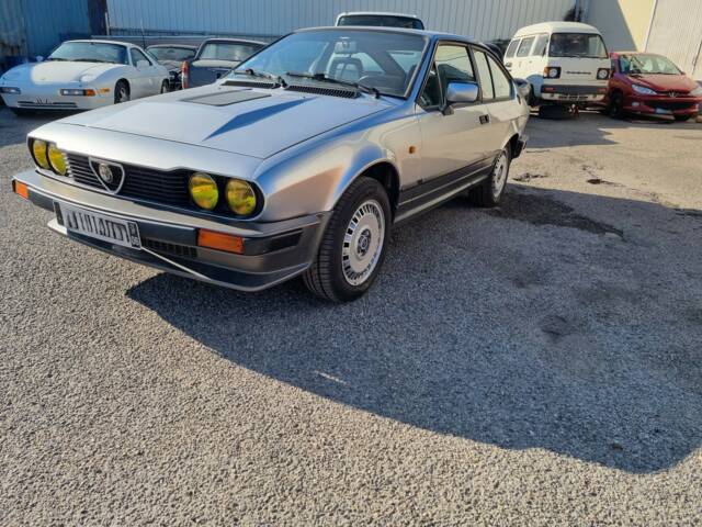 Imagen 1/9 de Alfa Romeo GTV 6 2.5 (1985)