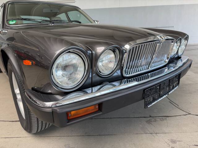 Jaguar XJ 12