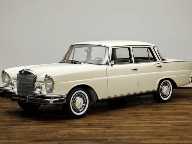 Afbeelding 1/21 van Mercedes-Benz 220 SE b (1965)