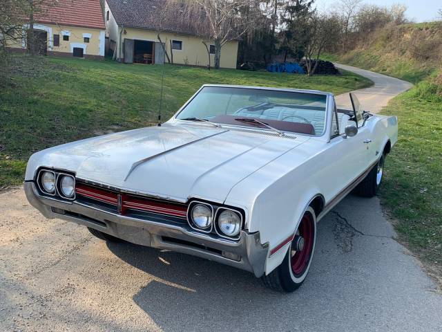 Bild 1/31 von Oldsmobile F-85 Cutlass (1966)
