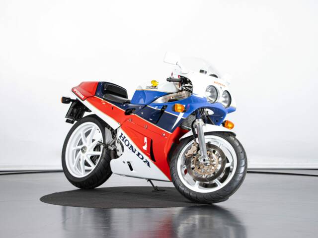 Honda VFR 750R RC 30