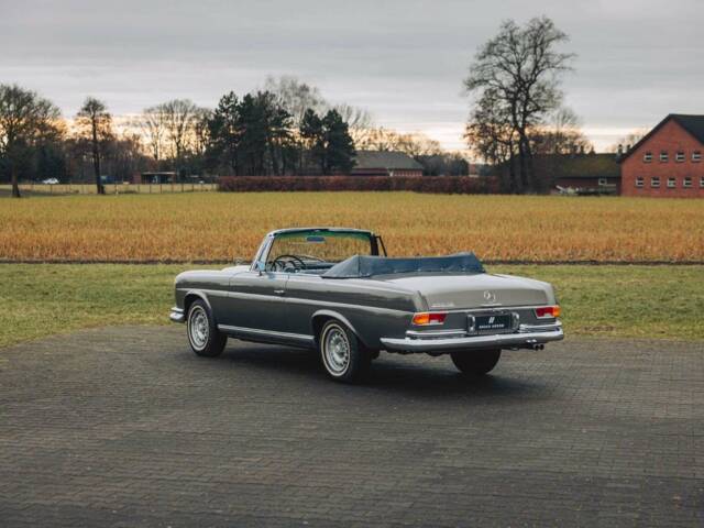 Mercedes-Benz 250 SE