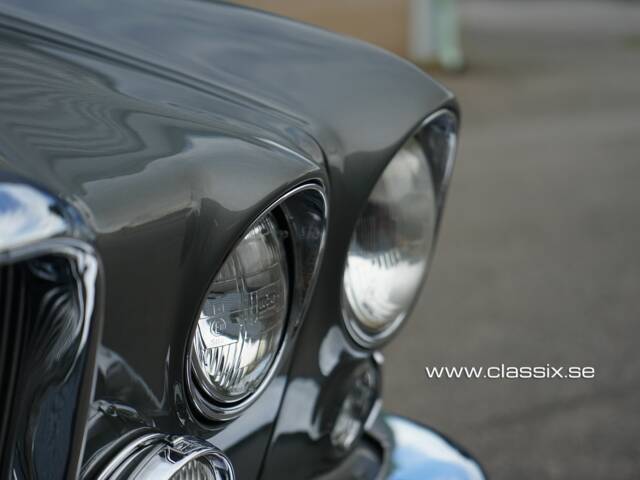 Jaguar Mk X 3.8